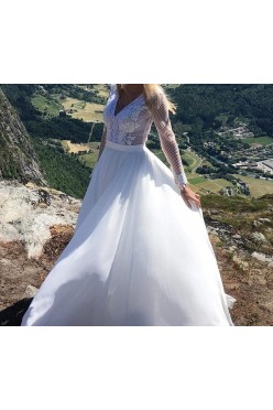 Piękna suknia ślubna czeka na swojego nowego nabywcę!